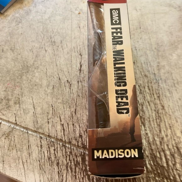AMC fear the walking dead Madison - Picture 3 of 9